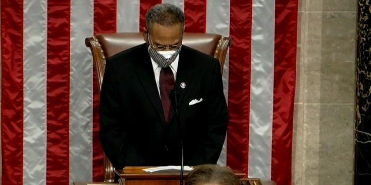 Američki pastor pokrenuo lavinu komentara nakon što je uz 'amen' izgovorio 'awomen'