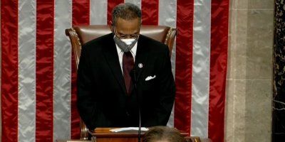 Američki pastor pokrenuo lavinu komentara nakon što je uz 'amen' izgovorio 'awomen'