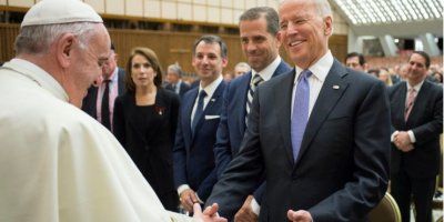 Papa Franjo uputio čestitku novom američkom predsjedniku Joeu Bidenu