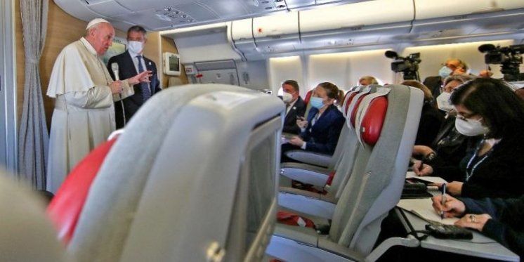 Papa Franjo: "Žene su hrabrije od muškaraca, ali je žena danas ponižena"