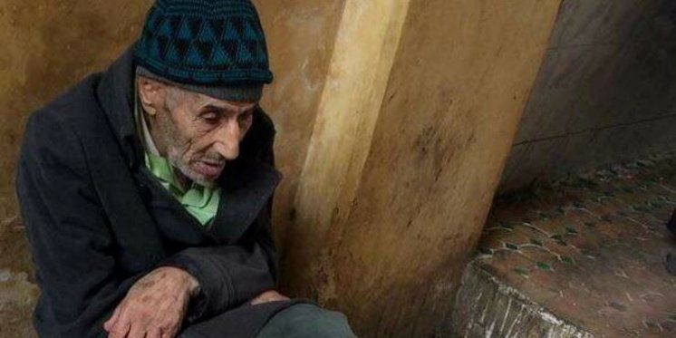 Tužna i bolna priča sirotog starca koji prodaje jaja da bi preživio 