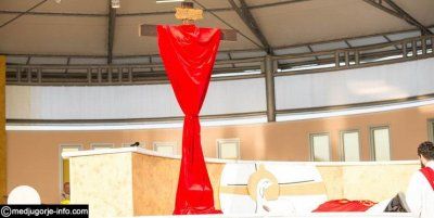 Obredi Velikog petka: &bdquo;DOVRŠENO JE I SVE POČINJE!&ldquo;