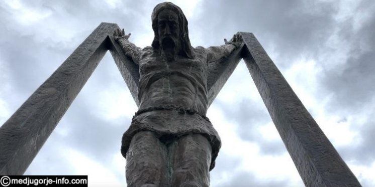 Brončana skulptura &bdquo;Međugorski Krist&ldquo;
