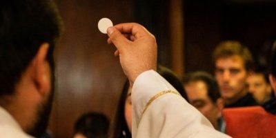 Don Damir Stojić o postu prije pričesti: Ništa ne jesti sat vremena prije