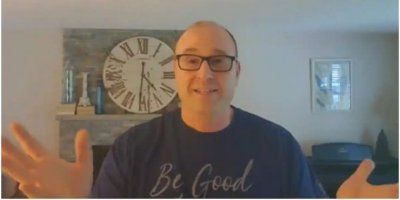 Njegov otac ga je napustio, a on je sad &rdquo;zamjenski otac&rdquo; tisućama djece