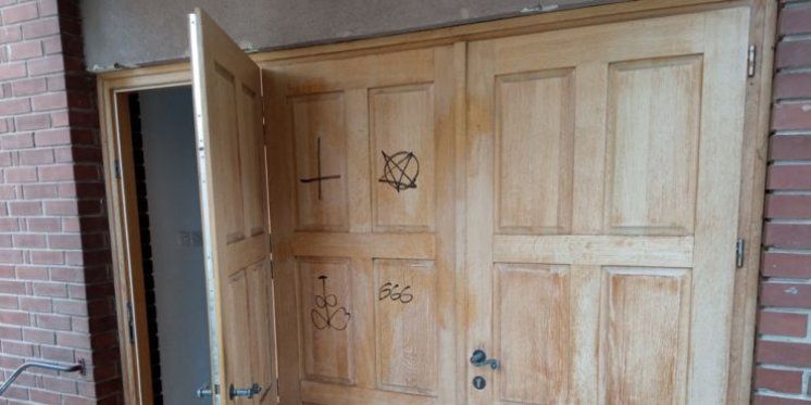 Napad na crkvu u Zagrebu &ndash; crkva oskvrnuta sotonističkim znakovljem