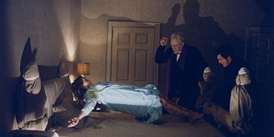 Kada je egzorcist položio ruku na trbuh, on se napuhao, postao tvrd i činilo se&hellip;