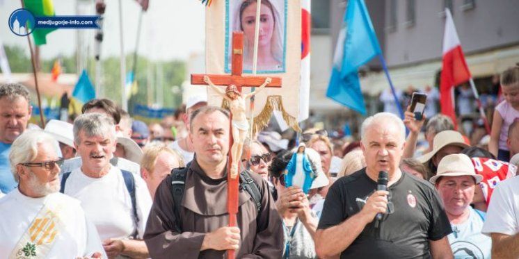 Komentar svećenika: "Simboličan dan. S jedne strane Europski parlament ozakonjuje anti-misu, a s druge strane 40 godina milosti! "