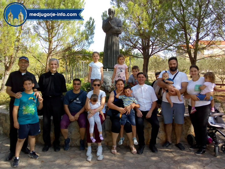 obitelj-iz-makedonije-u-medugorju.jpg