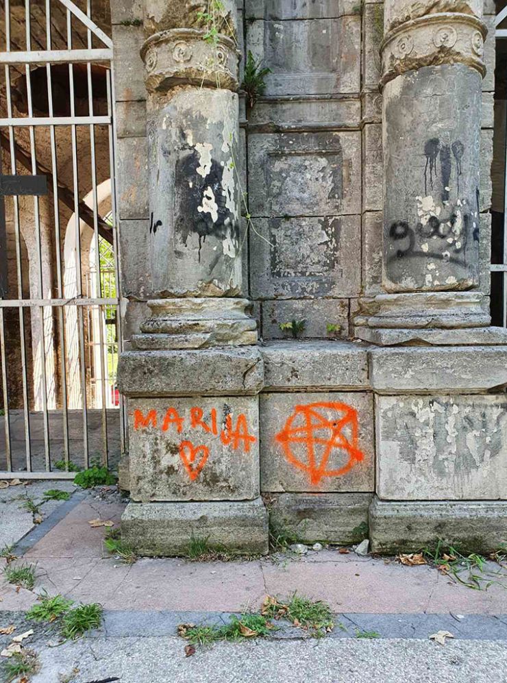 crkva-grafiti-bihac-2.jpg